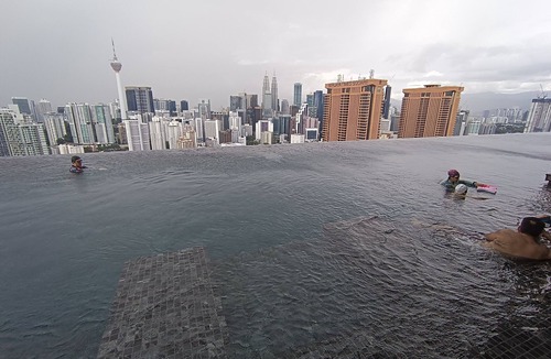 Pudu Apartment | Luxury Family suites | Infinity Pool | City View |