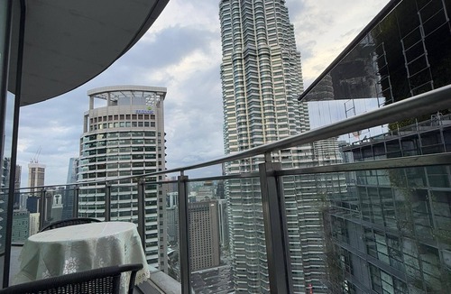 Kuala Lumpur City Centre Apartment | Luxury House KLCC View Romantic Candle Light Linked To KLCC Mall,Kuala Lumpur
