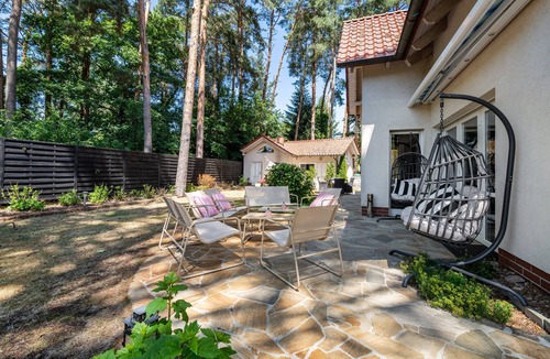 Bestensee Villa | Luxury Lakeside Retreat Villa for 11 – Sandy Beach & 20 Mins to BER