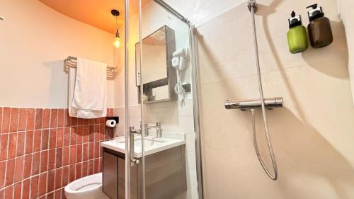 Silom Villa | Luxury Loft Villa 3BR Sleeps 10 Near BTS Silom