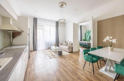 Jozsefvaros Apartment | Luxy Central Spacious & Cozy Residence with Balcony