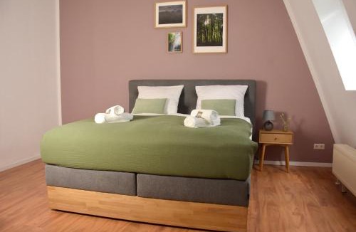 Mahlsdorf Apartment | Maisonette-Apartment für bis zu 6 Personen - Parkplatz - WLAN - Kingsize