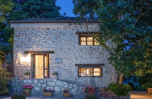 La Llacuna House | Masía Ventanell Casa Encant