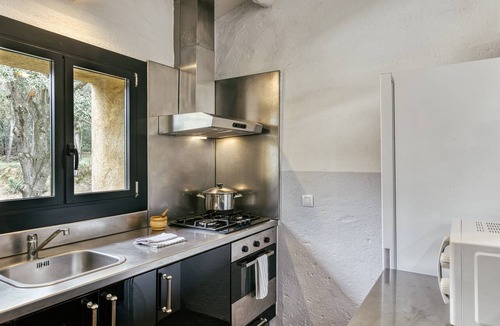 Pedrinya House | Mas Tarres La Olivera: Pool, Rural Retreat, Garden, Wifi, Girona Costa Brava