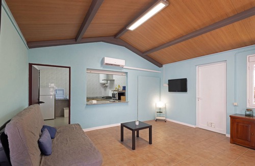 Vilobi Del Penedes Villa | Masia 'La Geneta' with Private Pool, Wi-Fi, and Air Conditioning