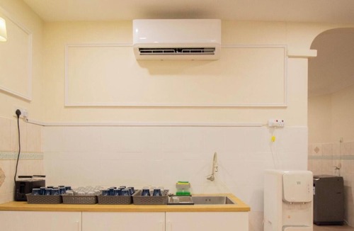 Tunku House | Massive 8-Bedroom Petaling Jaya Holiday Home, Sleeps 16+ Near Kuala Lumpur