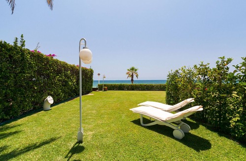 Vilafortuny House | Mediterranean Beachfront House: CASA GERANIS
