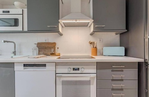 El Poble-sec Apartment | Mediterranean Comfort in the Heart of Barcelona