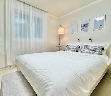 Songcheon-dong Apartment | MiaNestㅣSeoulㅣFamily AccommodationㅣHyehwa - Naksan ParkㅣDongdaemunㅣMyeongdong - Namsan TowerㅣSeoul StationㅣBukhansanㅣAirport BusㅣFree ParkingㅣNetflix