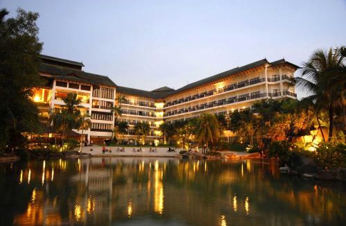 Seri Kembangan Resort | Mines Beach Resort