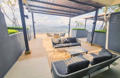 Kuala Lumpur Apartment | Modern 2-bedroom with AC, WiFi, fitness room in charming Kuala Lumpur