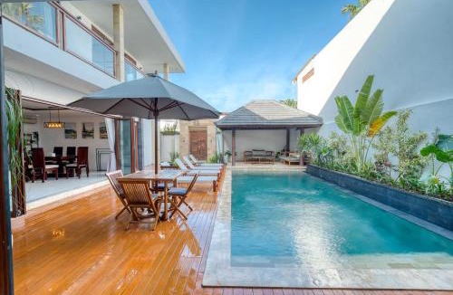 Berawa Villa | Modern 4BD Villa - Canggu Center - 2 MIN TO & FINNS BEACH CLUB