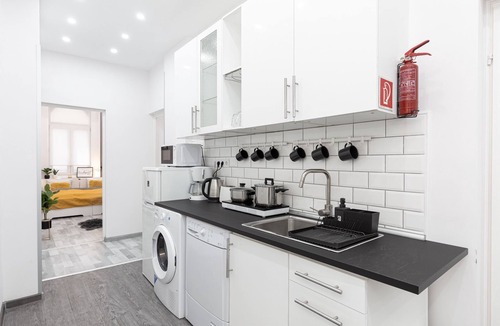 Terezvaros Apartment | √ MODERN DESIGN FREE-BEER & BREAKFAST AIRCO