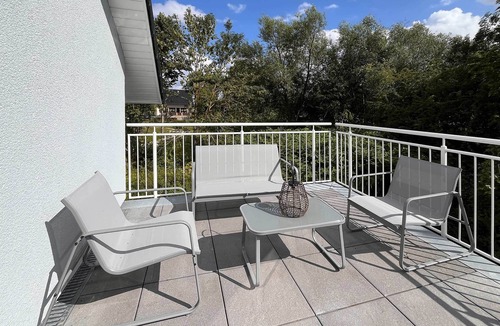 Usedom House | Modern natural idyll: Spacious vacation home near the Karnin lift bridge for 10 guests.