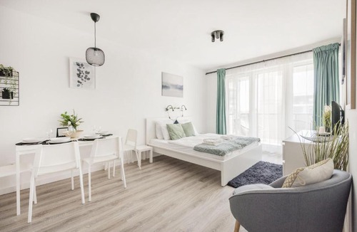 Obuda Apartment | Modern Riverfront Apartment with Free Parking