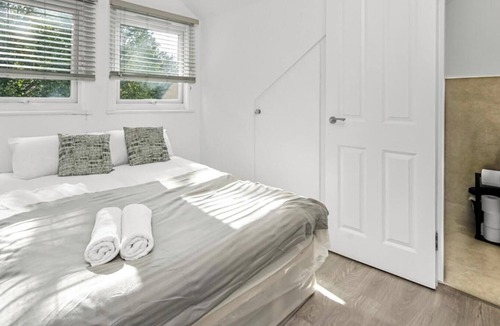 South Norwood Apartment | Modern Studio with En-Suite & Kitchenette - Norwood Junction - Kings Road 5
