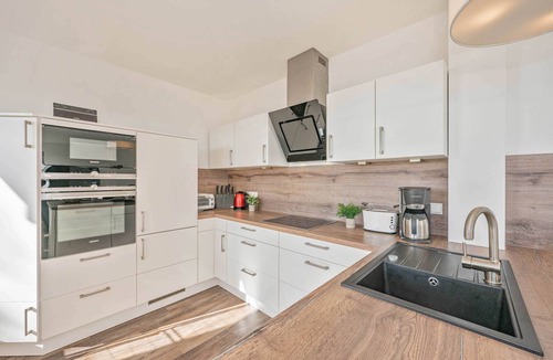 Kamminke Apartment | Modern vacation apartment with terrace & lake view - only 350 m to the lagoon