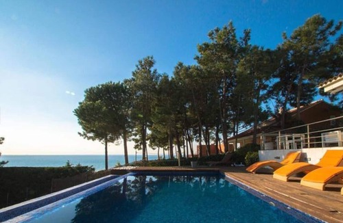 Sant Pol De Mar Villa | Modern Villa with Ocean views, Infinity Pool, Garden & Wi-Fi