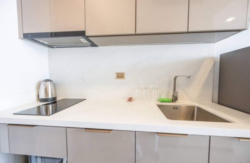 Rama 9 Apartment | Near RCA Nightlife District, with Gym, Pool & Game Room 5m walk to MRT