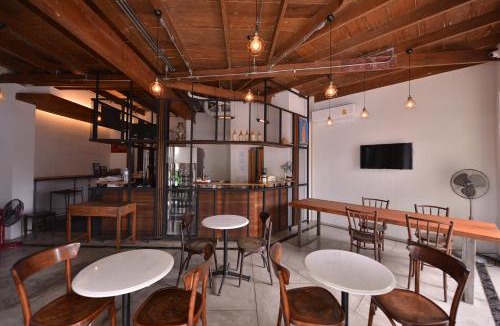 San Chao Pho Suea Bed & Breakfast | Neighbor Phuthon