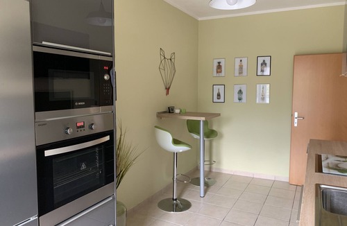 Cottbus Apartment | New! Stylish city apartment *Netflix,parking lot,close to BHF*