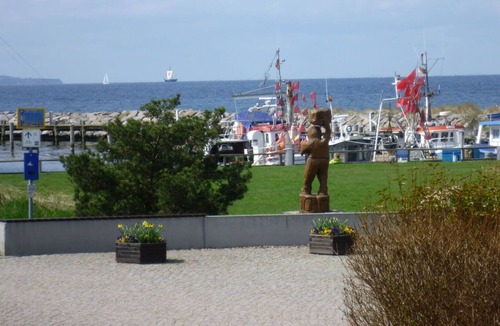 Gollwitz Apartment | Nice apartment for 4 people with WIFI, TV, terrace, pets allowed and parking