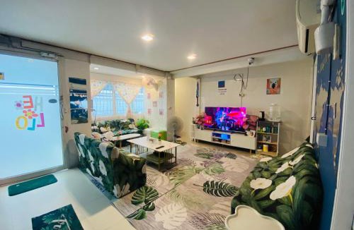 Wat Bowon Niwet Hostel | NY Hostel Khaosan