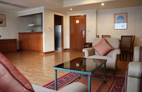 Bangkok Central Business District Apartment | One Bedroom Grand Suite Apartment in the city center (G11)