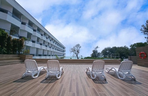 Si Rusa Hotel | Pacific Regency Beach Resort, Port Dickson