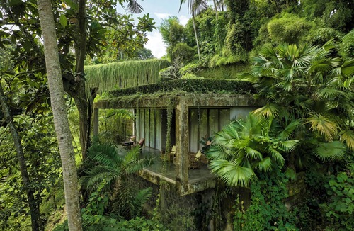 Kediri Villa | Peaceful river and jungle views, 6 bedrooms, close to beaches.