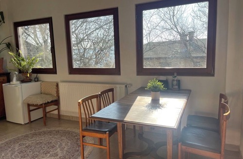 Torokvesz Cottage | Peaceful romantic cottage house with garden in Budapest hills