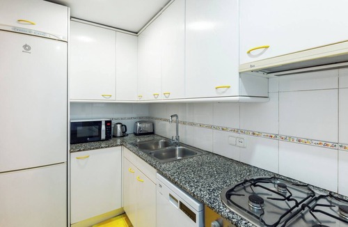 El Poble-sec Apartment | Poble Sec Flat · 2 Balconies · A/C · 4 Guests · Near Montjuïc