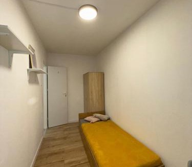 Kolo Hotel | Pokój jednoosobowy do wynajęcia w mieszkaniu