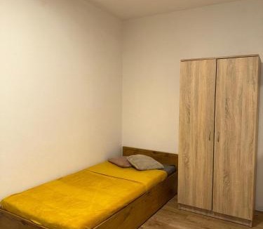 Kolo Hotel | Pokój jednoosobowy do wynajęcia w mieszkaniu