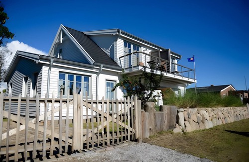 Fehmarn Apartment | Port on the Fehmarnsund – Sea View and Beach at Your Doorstep