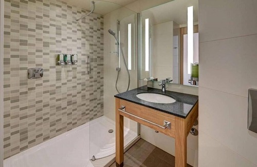 Mitte Hotel | Queen Room w/Garden View & Free Breakfast | Natural History Museum - 1.7 miles