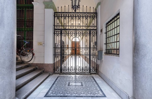 Inner City Budapest Apartment | Quiet Central Budapest Apartment for 2–5 Guests A/C & Elevator