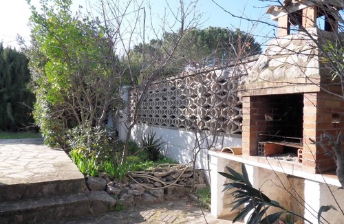 L'Escala Villa | Quiet house with large garden, wifi, 200 meters from the beach