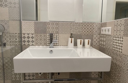 Brodten Apartment | Quiet location, walking distance from Brodtener Steufer, modern facilities, WiFi