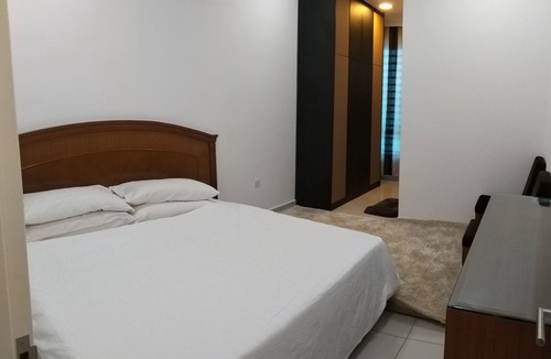 Bandar Sri Sendayan House | Raja residence 4R4B guest house near d'tempat country club