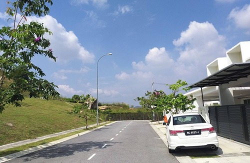 Bandar Sri Sendayan House | raja residence homestay sendayan seremban n9 2storey 4BR free wifi 65in smart tv