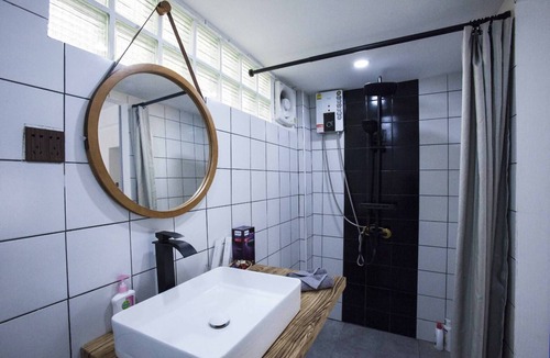 Rama 9 House | Ratchada Retreat - Boutique Homestay/MRT/Night Market