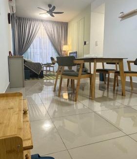 Salak South Apartment | Razak City Sunset HHhomestay 2R 2B Netflix Utube