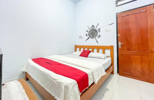 Ampana House | RedDoorz Syariah at Home Ampana Guest House Ampana Kota