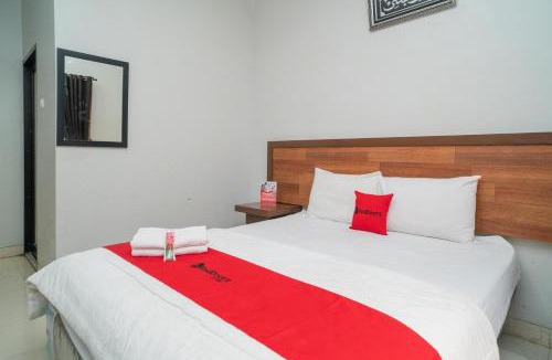 Hulu Sungai Selatan Hotel | RedDoorz Syariah Near Tugu Dodol Kandangan
