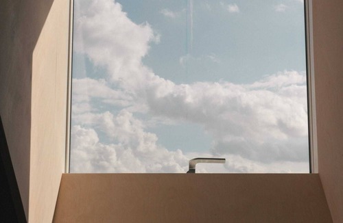 Werben Apartment | ROOF FLOOR: Wood-burning stove and room for socializing