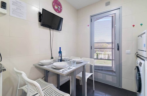 El Port Apartment | Room Fran FIRA GRAN VIA 2 - King Size Bed