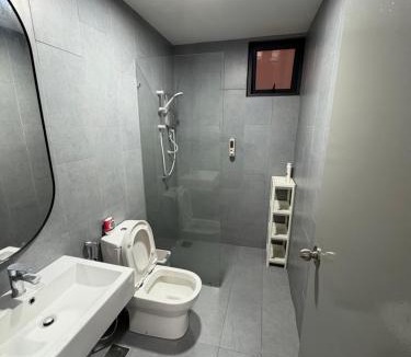 Taman Pertama Hostel | RoomBnB MVertica