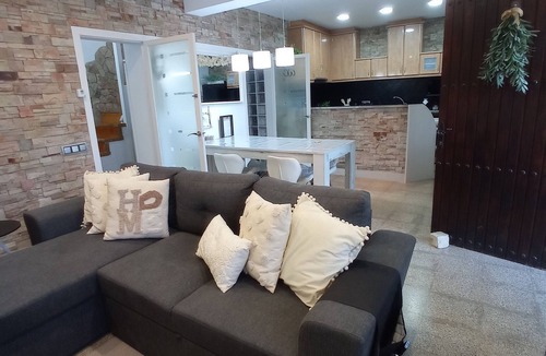 Argencola House | Rural villa with swimming pool, total privacy, petfriendly 1 hour from Barcelona.