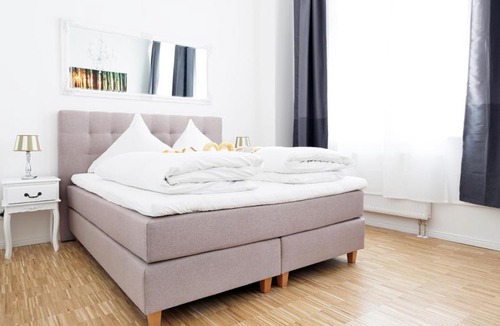Charlottenburg Apartment | SC 01 by ROCKCHAIR Apartments l SUPERHOST Status l 2 Bedrooms Boxspringbeds Balcony Elevator - Cozy Family & Business Flair welcomes you!